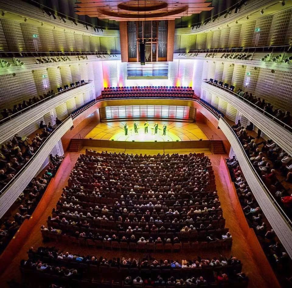 Performance before a full audience in an international concert hall
